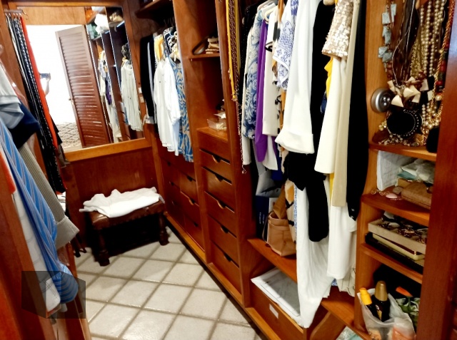 15 closet 